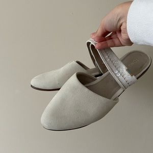 TOMS white flats
